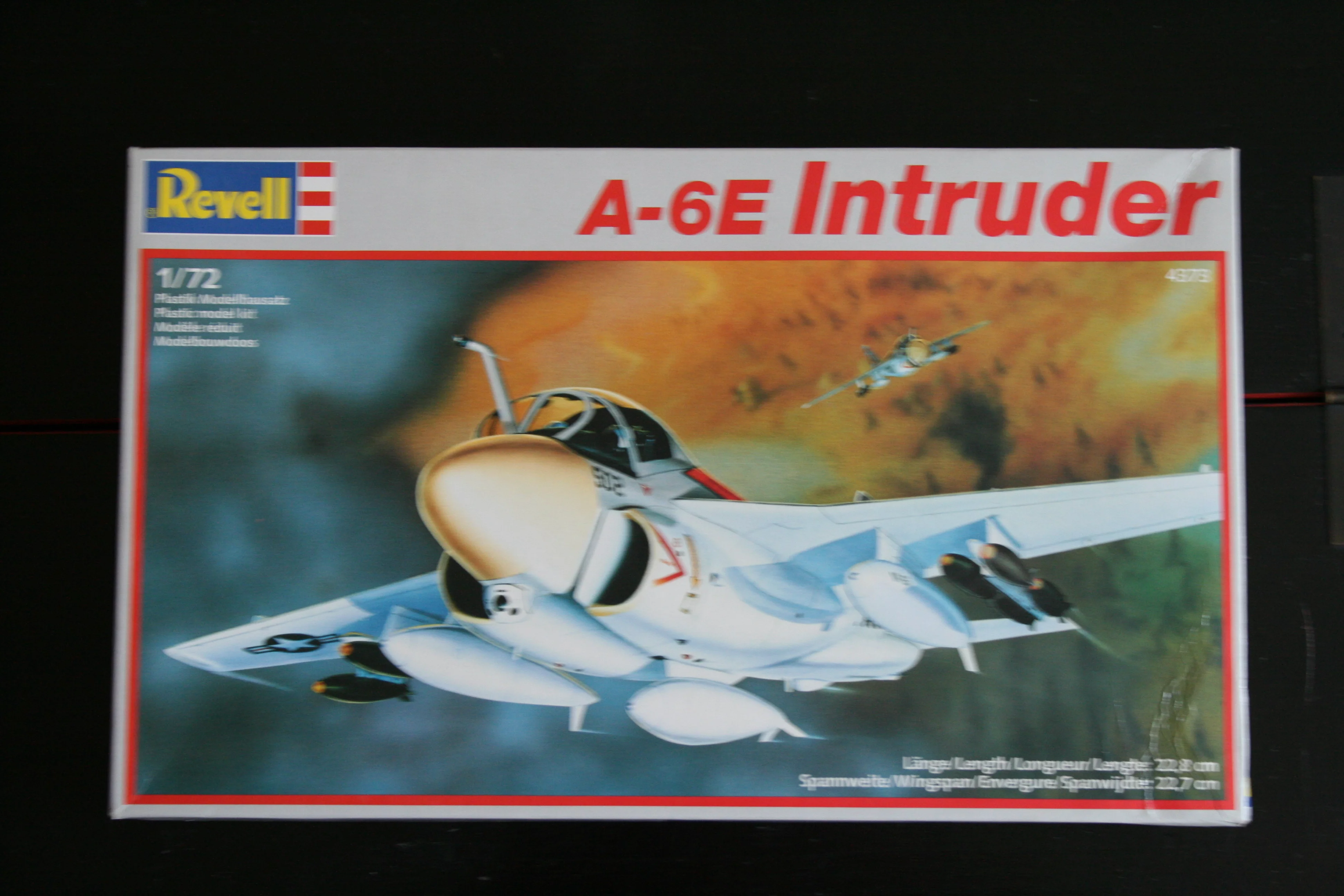 Revell A-6E Intruder Flugzeug Modellbausatz 1:72