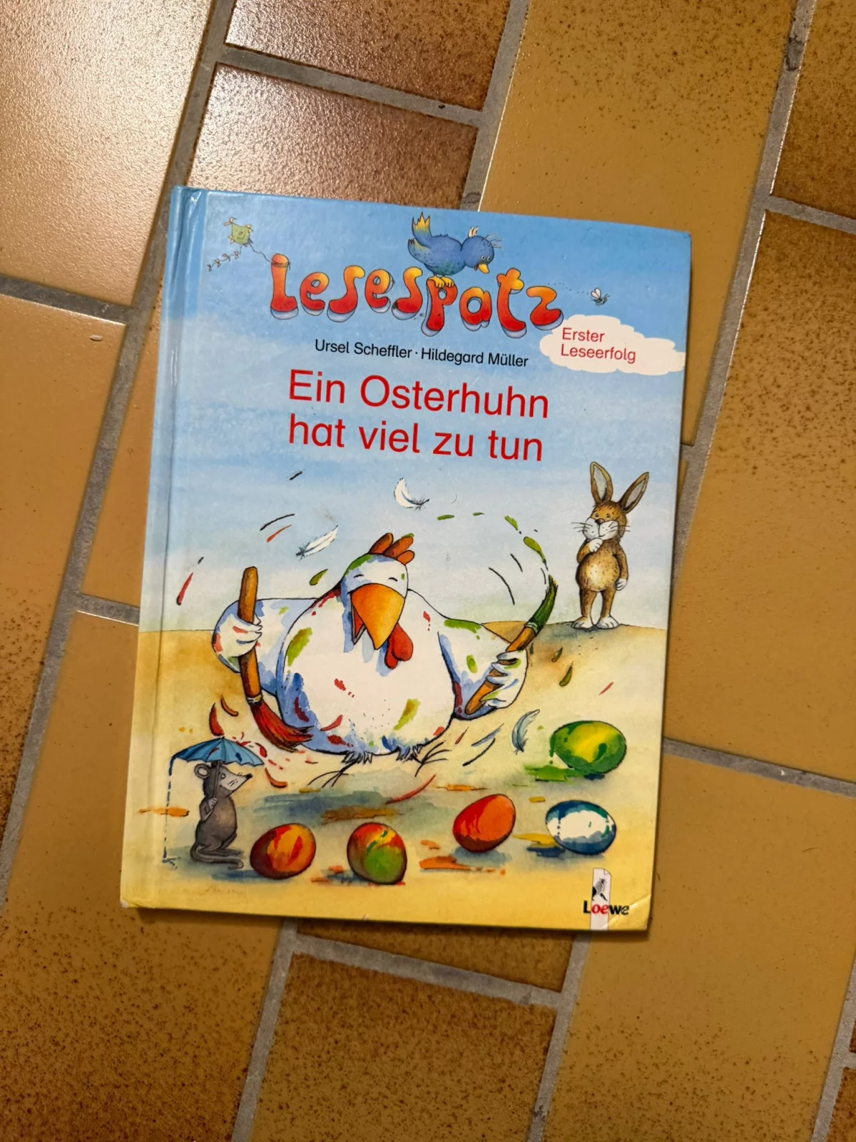Lesespatz Kinderbuch "Ein Osterhuhn hat viel zu tun" Loewe