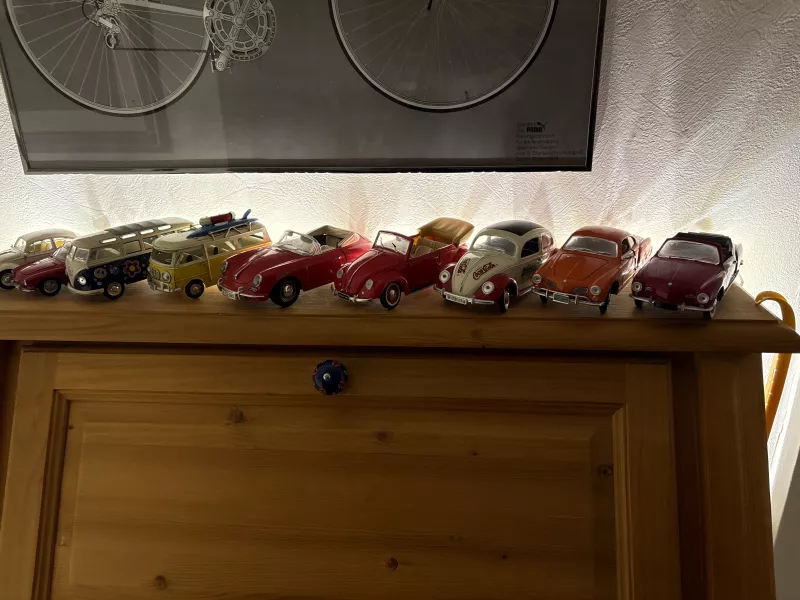 Sammlung VW Käfer und Bus Modellautos verschiedene Farben