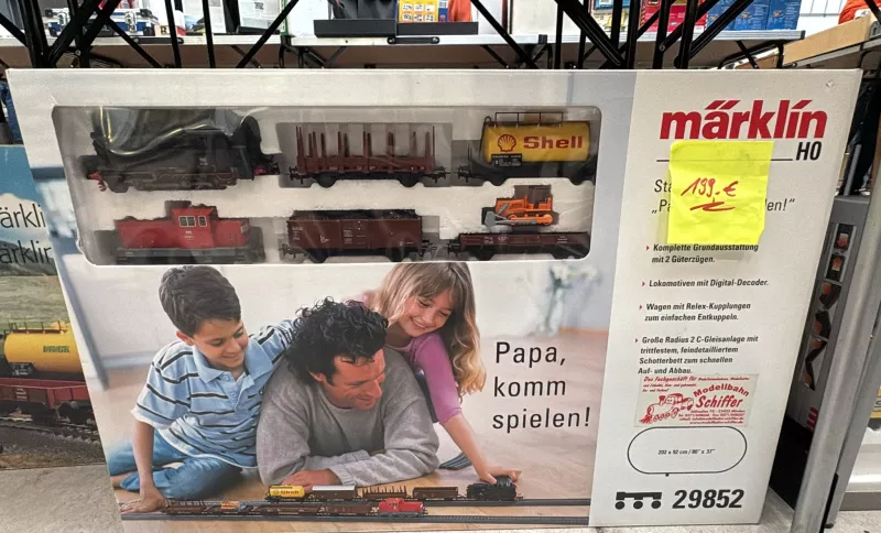 Märklin HO Startpackung Papa komm spielen mit Lok und Wagons
