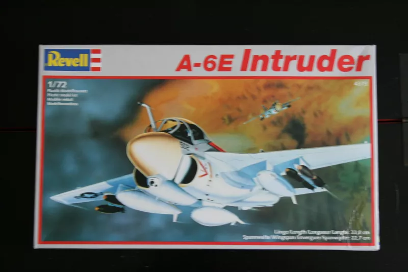 Revell A-6E Intruder Flugzeug Modellbausatz 1:72