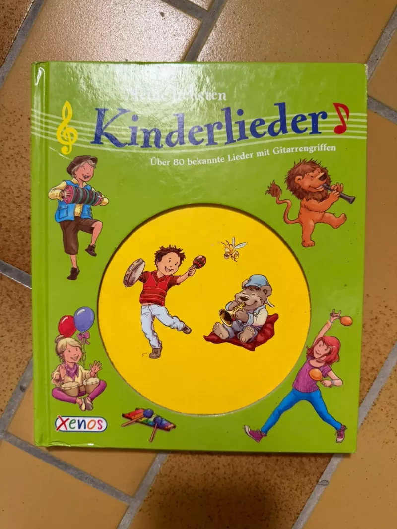 Kinderlieder Buch mit über 80 Liedern und Gitarrengriffen