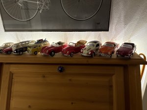 Sammlung VW Käfer und Bus Modellautos verschiedene Farben