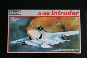 Revell A-6E Intruder Flugzeug Modellbausatz 1:72
